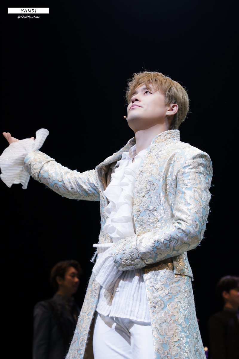YANDIpicture's tweet photo. 20201126_아마데우스 커튼콜데이
볼프강 아마데우스 모차르트 _최재웅

고상한척 하지 않는 흥청망청한 공연. 
궁전과는 달리 내 마음대로 할 수 있으니까.
관객들은 진짜 즐거움이 뭔지 아니까. https://t.co/5QVaerOlCM