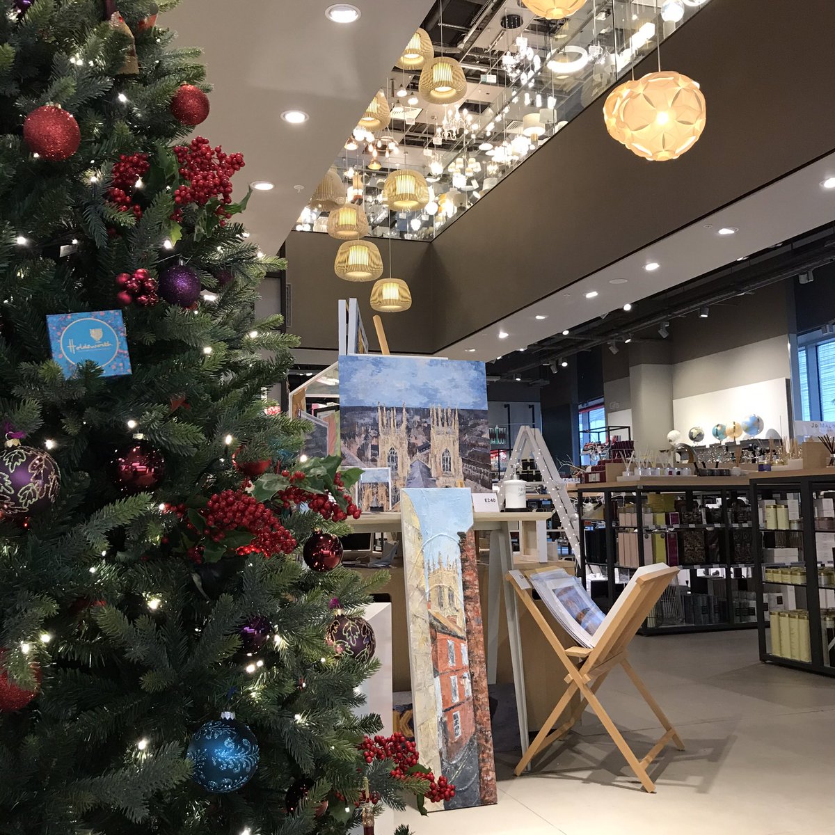 CornerGalleryYO's tweet photo. Popping up in @jlandpartners #York again next week (Wed-Sun) 🙌. Come find me near/under the Xmas tree 🎄! 

@indieyorkmap @VisitYork @VisitYorkBiz @TheGBExchange #johnlewis #shopsmallbusiness #ArtistOnTwitter #Christmas https://t.co/paesVCUEy2