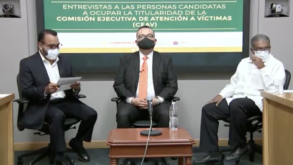 GildoGarzaMx's tweet photo. Hace algunos meses forme parte de la Quinta Visitaduría de la @CNDH imaginen lo que no vi en revictimización desde adentro. @RosarioPiedraIb pone al encargado de la Oficina de Sonora a competir para dirigir la @CEAVmex y hacerle la guerra a @A_Encinas_R 

¿Quién pierde? https://t.co/3nxGu5lGJV