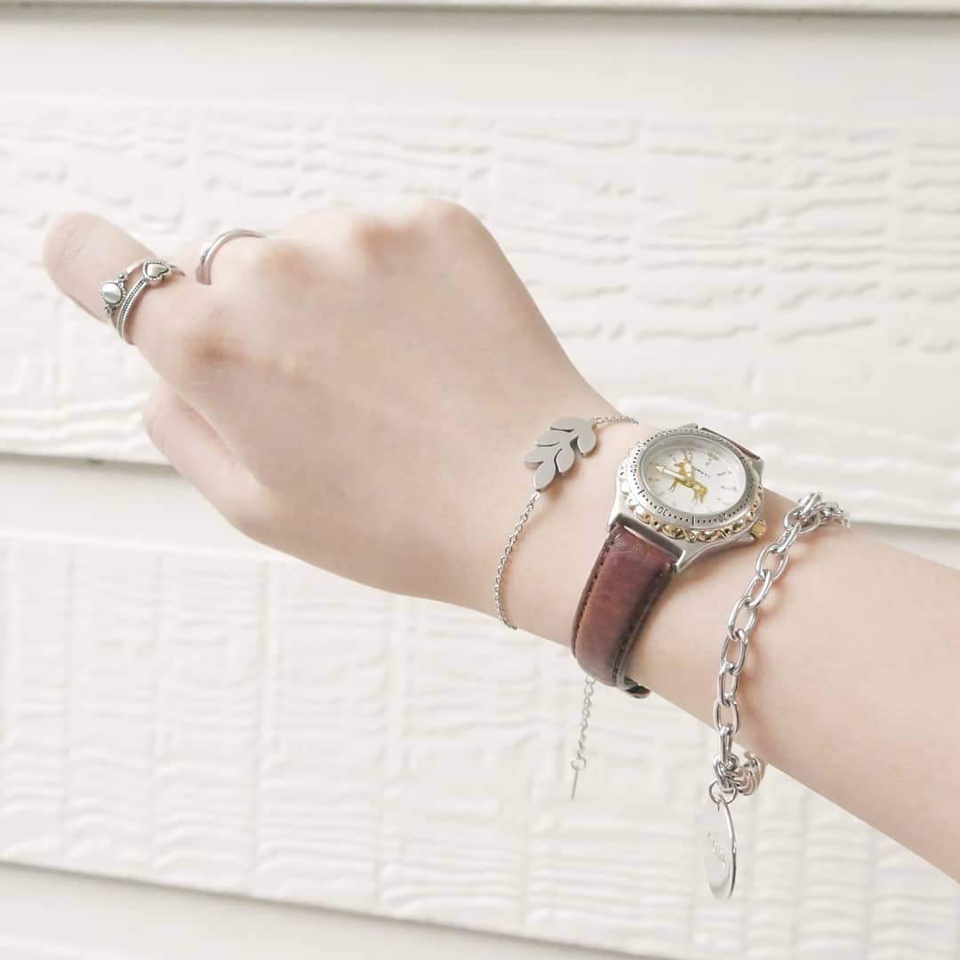 coffeemangos's tweet photo. 🌱namu bracelets!🌱 I love how simple and cute they are 🥺🥺 I just thought I'd share a couple photos
.
.
.
.#namucore #jooncore #namjoon #joon #btsjewelry https://t.co/VaROczFWDB