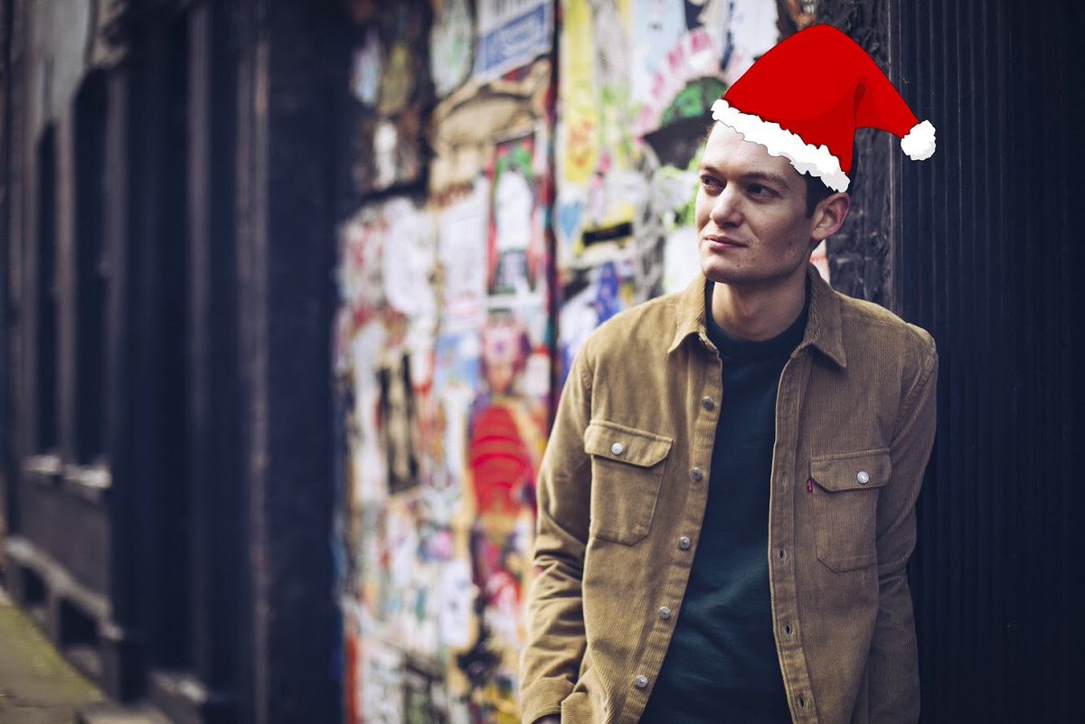 Get the mince pies ready.. going LIVE on my @Facebook page at 8pm for some festive tunes - See you there! 🎶