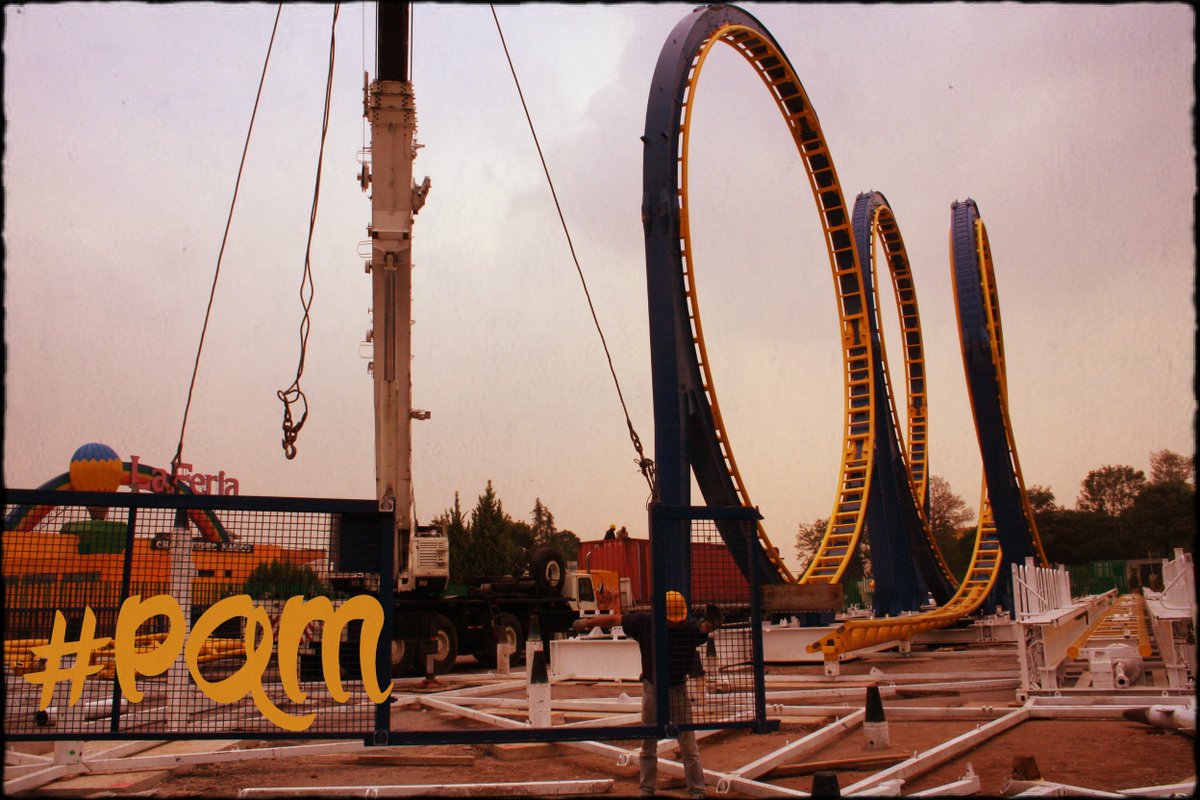 Parquemaniacos's tweet photo. #ParqueandoAlPasado 
Con el anuncio de la reubicación de #Quimera en @IndianaBeach, recordamos la construcción de #MontañaInfinitum en #LaFeriaDeChapultepec. 

\o/ \o/

#Parquemaniacos #PQM #Quimera #TripleLoop #Schwarzkopf #MontañaRusa #RollerCoaster #Recordando https://t.co/EeNqTZLFFf