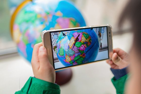 anamonterouam's tweet photo. El primer módulo está centrado en los dispositivos móviles en las aulas. ¿Es posible aprender a través de un dispositivo electrónico? Desde luego que sí, y con herramientas como la RA se pueden hacer actividades dinámicas e interactivas con nuestros alumnos. #maestrosdigitales https://t.co/KZMo9ZzqMH