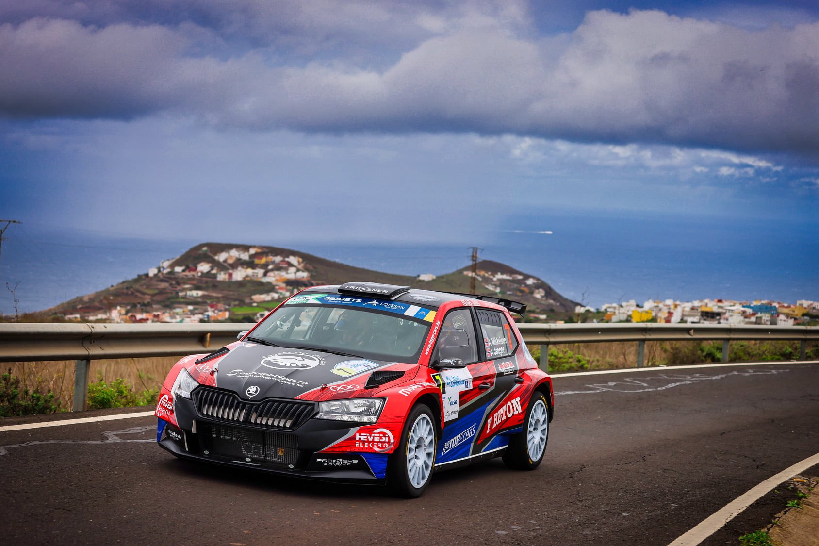 ERC + SCER + CERA: 44º Rallye Islas Canarias [26-28 Noviembre] - Página 5 Enxh-gMWMAItwVM?format=jpg&name=large