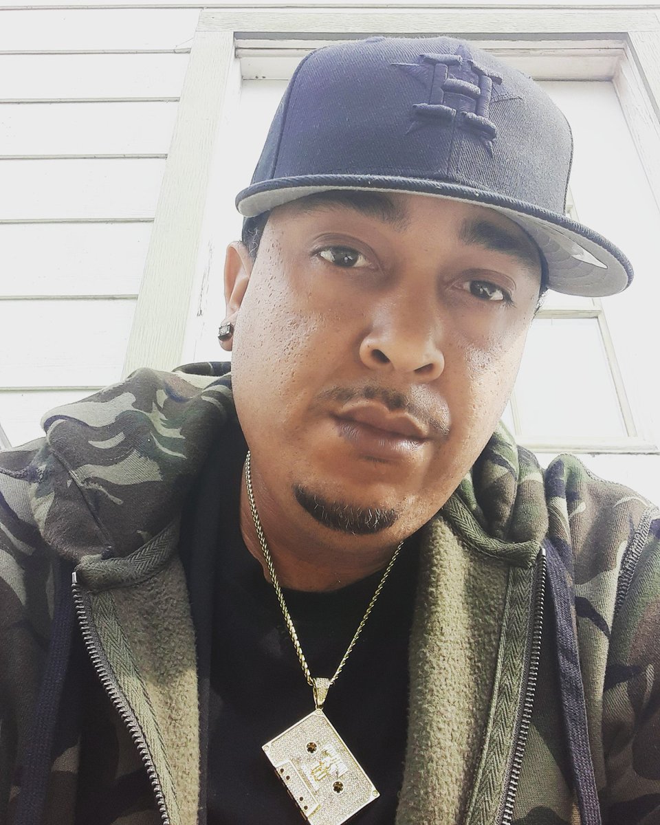 KingBread14's tweet photo. 👑 #Kornbread #OMR4LIFE #PearOrchardatitsfinest #Realsouthernhiphopsince94 #Southernhiphoponahigherlevel #HipHop #Lyrical #TheDifference #FlamesRadio https://t.co/sV9nJaupSh