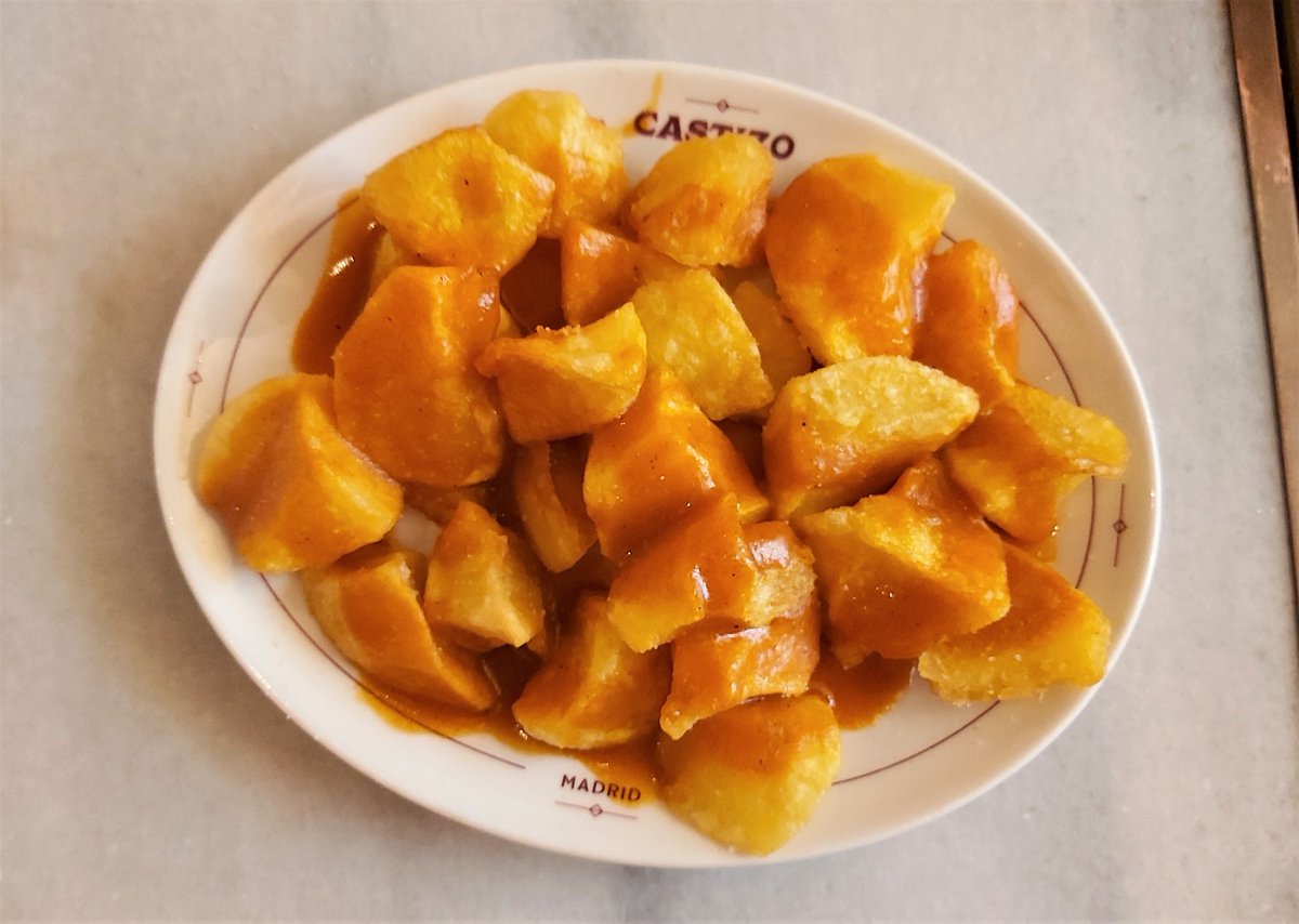 complicidadgast's tweet photo. NUEVO POST El Castizo de Velázquez : " La reivindicación de la taberna madrileña". 
Platos que trasladarán a muchos a un pasado tanto cercano como lejano. Sobresalen patatas bravas, el pollo en pepitoria, la mini hamburguesa, los boquerones y la cecina.
https://t.co/20deanH8N7 https://t.co/GCrc9xBqPC