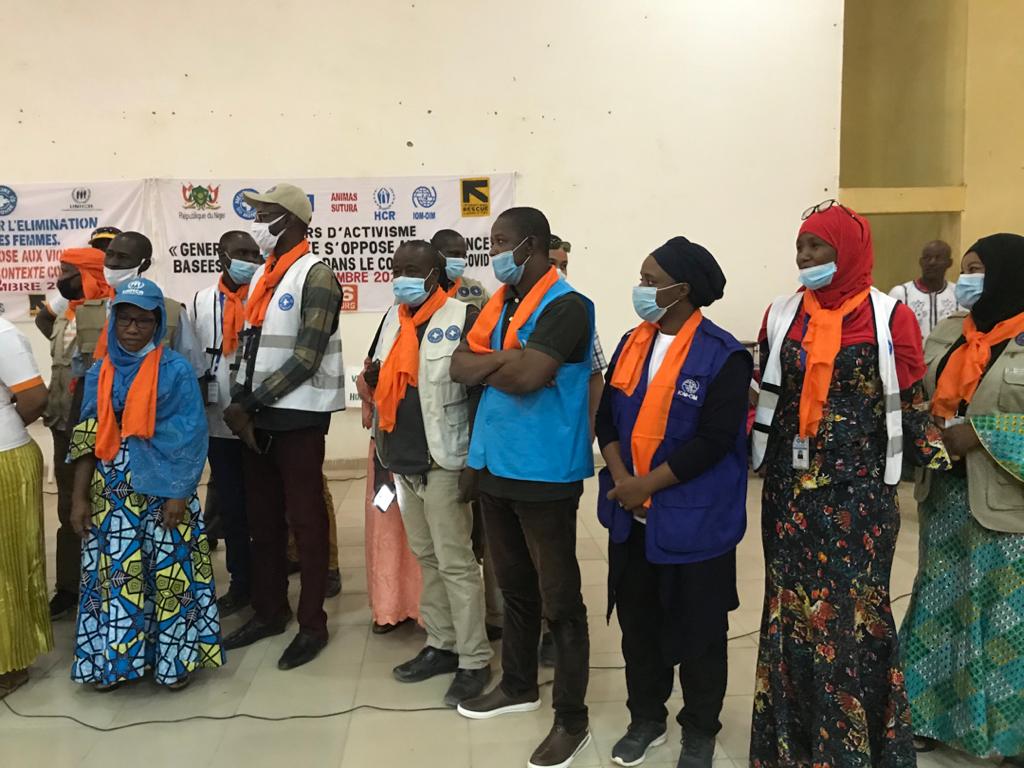 BoukarNana's tweet photo. #Orangeons le monde.
Génération égalité s'oppose aux violences basées sur le genre.
#Dénonçons les VBG.
#Vive l'égalité entre homme et femme. https://t.co/B3ZF9MEhmR