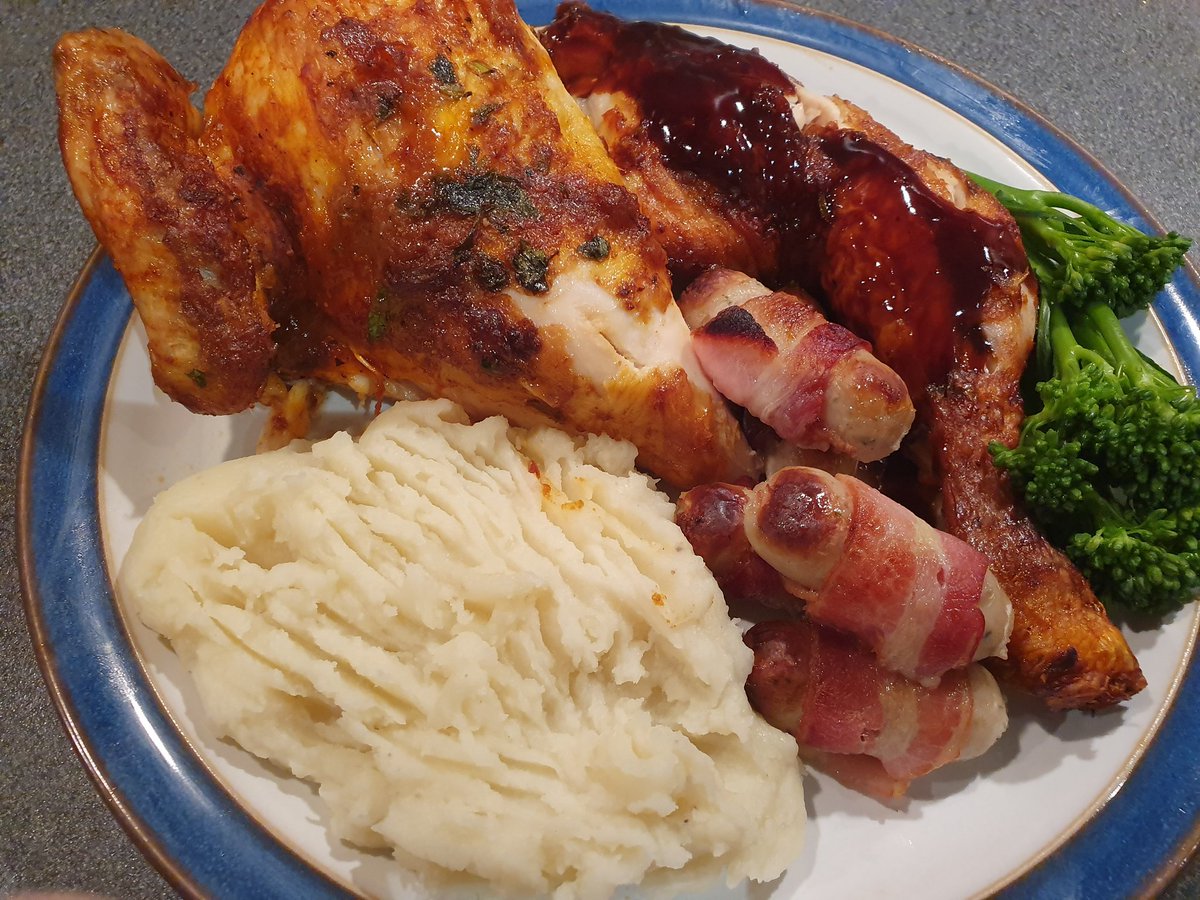 Touchdowns, (tailgates), and turkey
Happy Thanksgiving everyone! 
#Thanksgivingsky <a href="/SkySportsNFL/">Sky Sports NFL</a> 
<a href="/neilreynoldsnfl/">Neil Reynolds</a> <a href="/hannahjwilkes/">Hannah Wilkes</a>