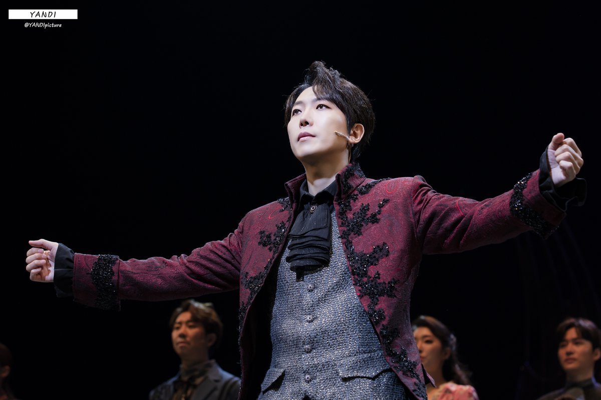 YANDIpicture's tweet photo. 20201126_아마데우스 커튼콜데이
안토니오 살리에리 _김재범

난 파멸을 향해 가는 모차르트를 확인했습니다.
당신이 선택한 천재는 죽어가고 있어. https://t.co/fJSG1Q3XTL