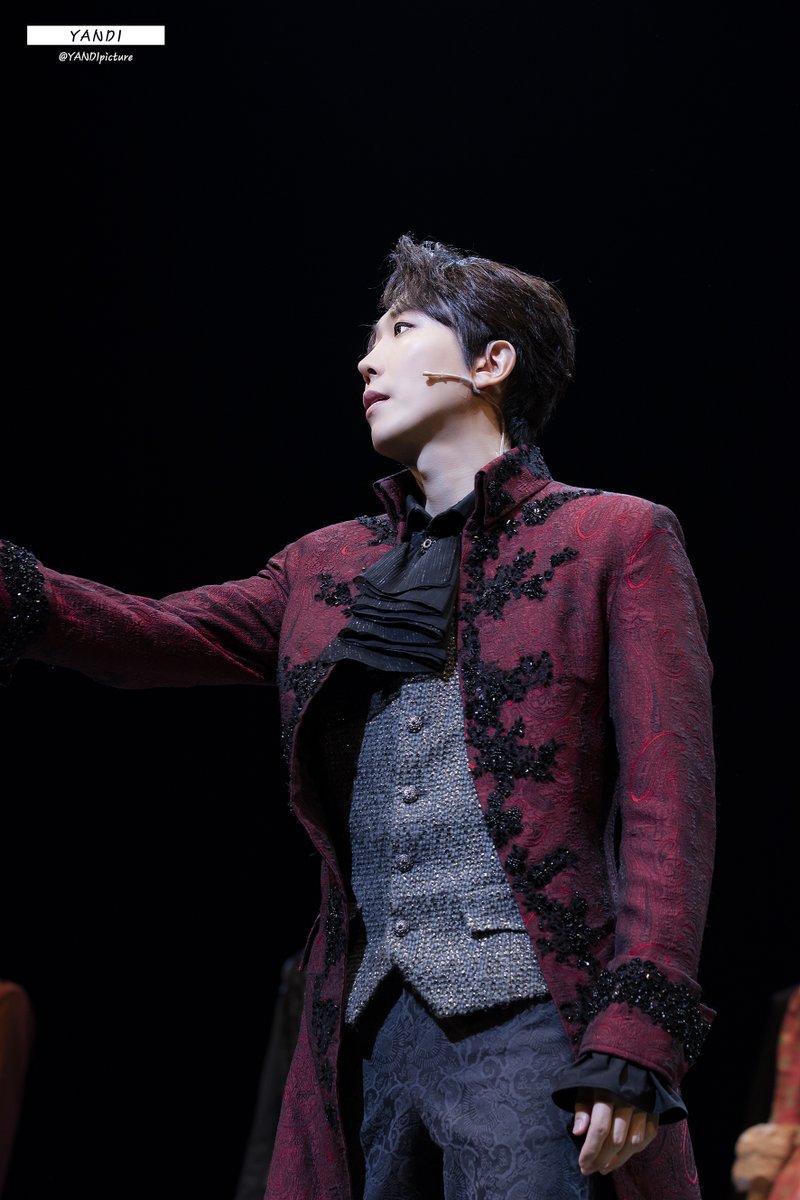 YANDIpicture's tweet photo. 20201126_아마데우스 커튼콜데이
안토니오 살리에리 _김재범

난 파멸을 향해 가는 모차르트를 확인했습니다.
당신이 선택한 천재는 죽어가고 있어. https://t.co/fJSG1Q3XTL
