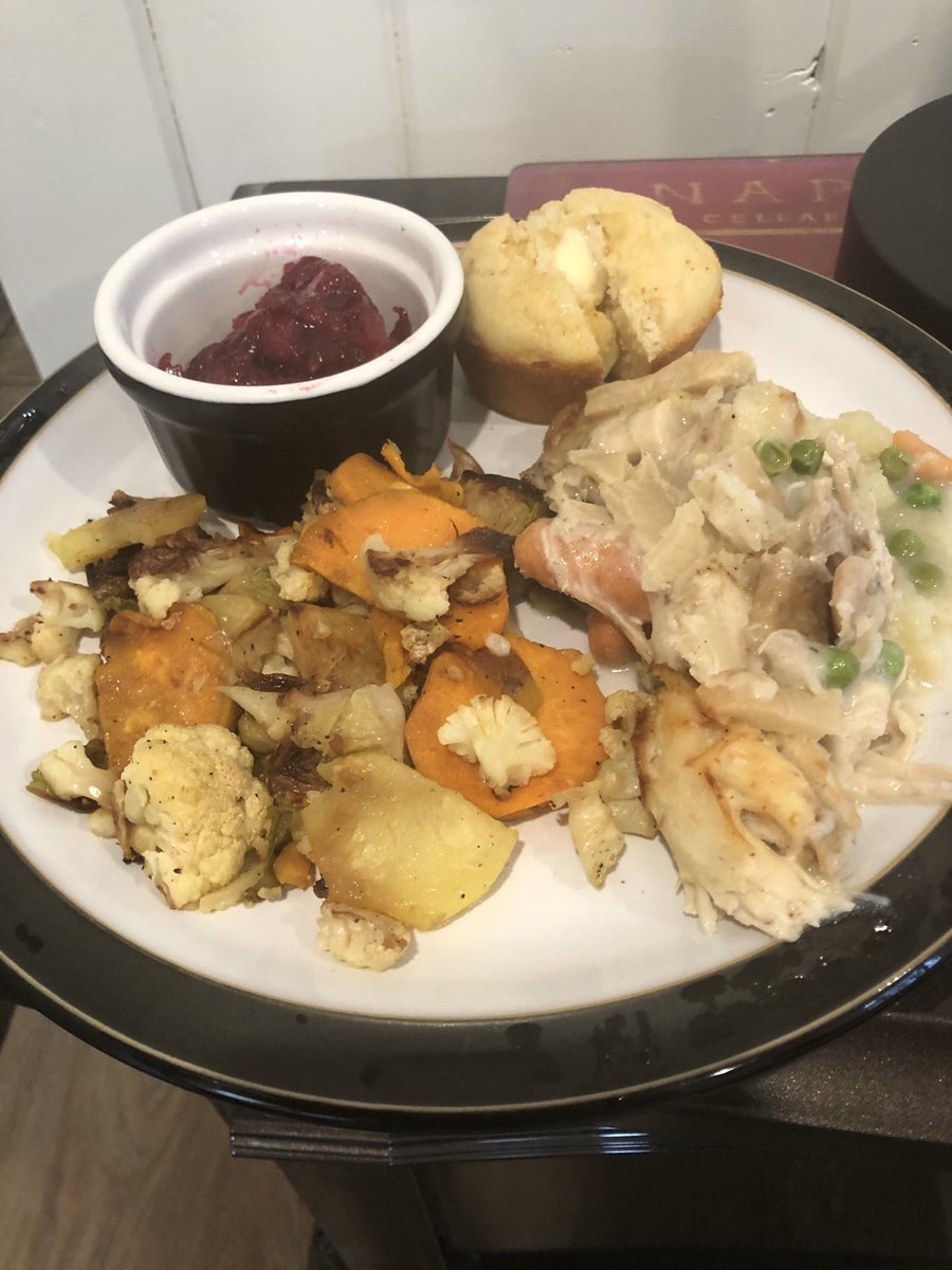 grandchild0147's tweet photo. I can cook!   Turkey pot pie with sides! https://t.co/cqeNEPBVNf