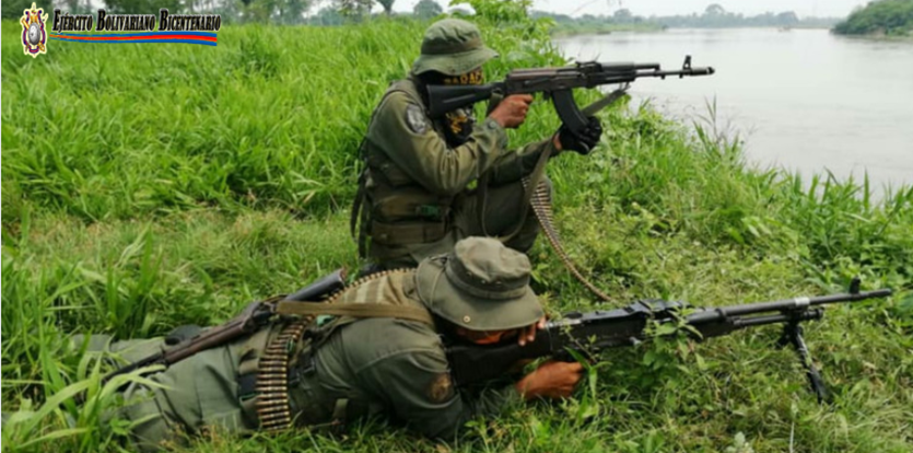 La valentía  y espíritu de lucha como esencia fundamental de cada Soldado del Ejército Bolivariano, es lo que nos hace tener una voluntad inquebrantable ante cualquier amenaza.
#EjércitoBolivarianoBicentenario 
#FANB