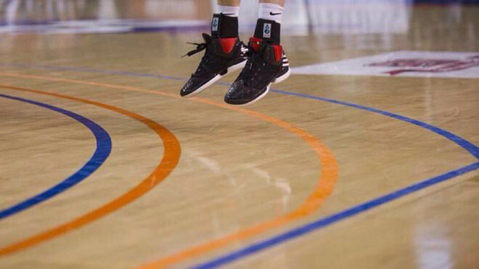 WhiteBballPains's tweet photo. #ImThankfulFor charges, the 3-point line, and garbage playing time in the 4th quarter. https://t.co/ui4P4OLiJH