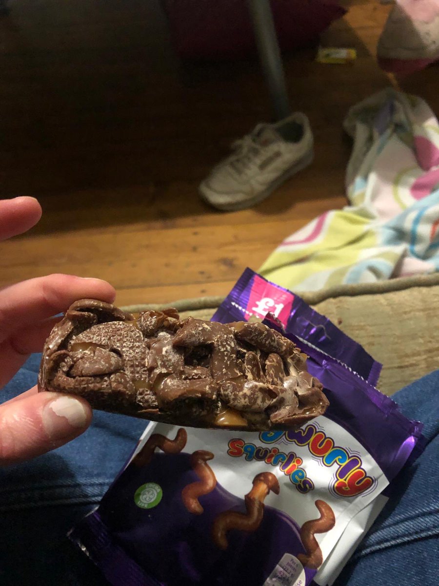 HunnZara's tweet photo. @CadburyUK I am outraged !!! Having settled in to the evening, opened a bottle of rouge, all I can think that is missing is a curlywurly swirlys. What happened next is an absolute travesty reaching into the packer this is what I find ... #notbitesize #cadbury https://t.co/N18mH2YlbO