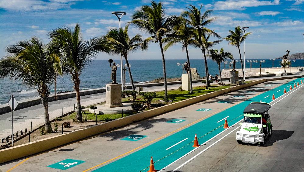 VisitaMazatlan's tweet photo. ¡Olas Altas ya tiene estacionamiento para bicicletas! 🚲 
Sabemos que hay comentarios de todo tipo al respecto, pero amigos, en verdad ¿a poco no luce más bonito el malecón sin coches? ☀🌅 Las fotos salen mejor #Mazatlan 

📸 Sinaloa en Línea https://t.co/ewNGn2ePye
