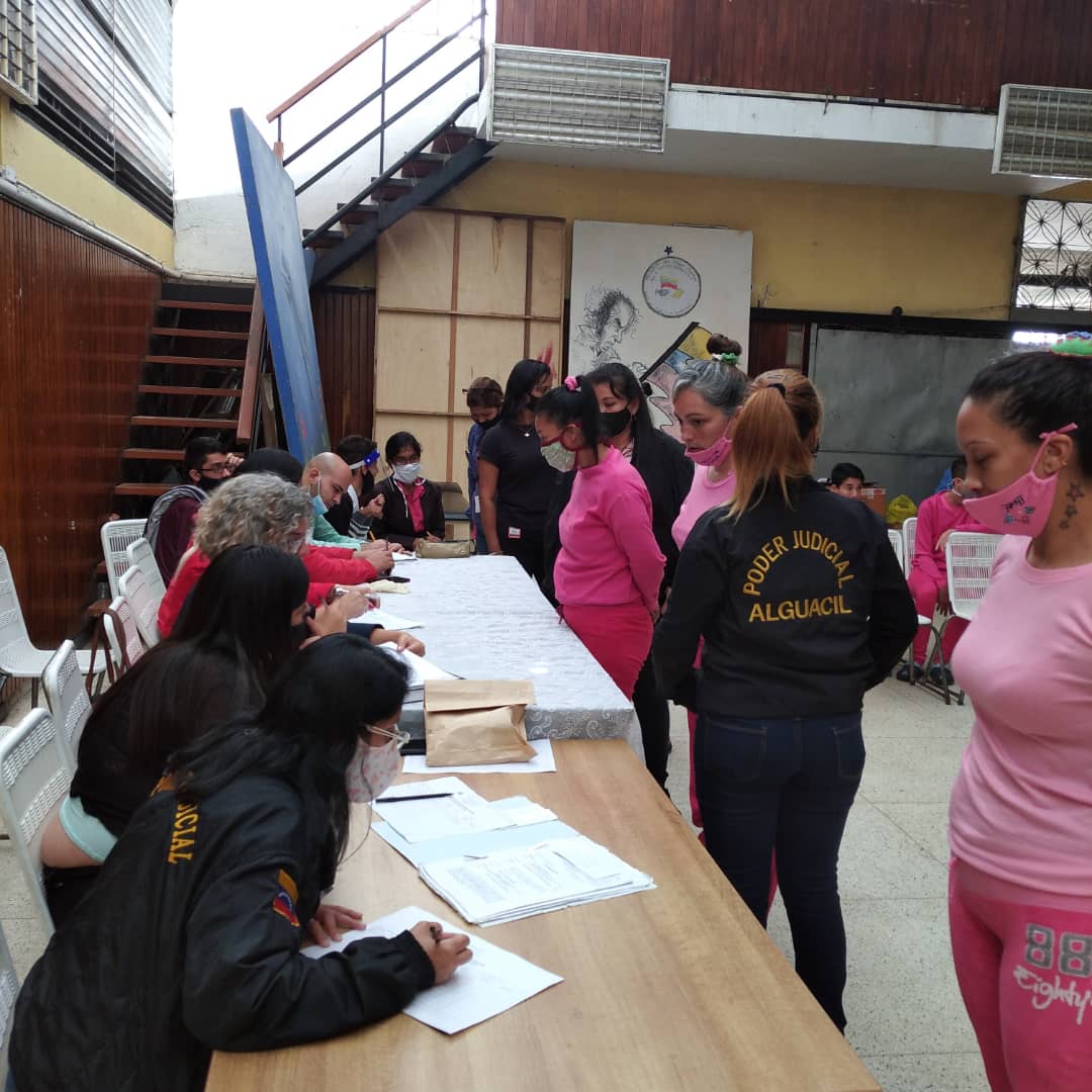 mirelct's tweet photo. #26denov Jornada de Atención Jurídica y de Salud en las instalaciones del Instituto Nacional de Orientación Femenina (INOF) y el Centro de Reclusión para Procesadas La Crisálida, en coordinación con los órganos de administración de justicia y el apoyo del @OAlTequesIvss https://t.co/8VQrrZXnaq