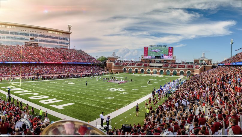 NoahCundiff1's tweet photo. Blessed to receive a full ride offer from ⁦@TroyTrojansFB⁩ ⁦@CoachCwill⁩ 🙏🏿💯 https://t.co/YcnTr9PgZC