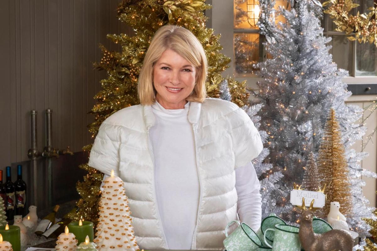 daniehamptons's tweet photo. Holiday Lights, Christmas Carols, Designer Tree Auctions and More Thanksgiving Weekend Fun https://t.co/sDMsogeaDn https://t.co/93AnfR8qol