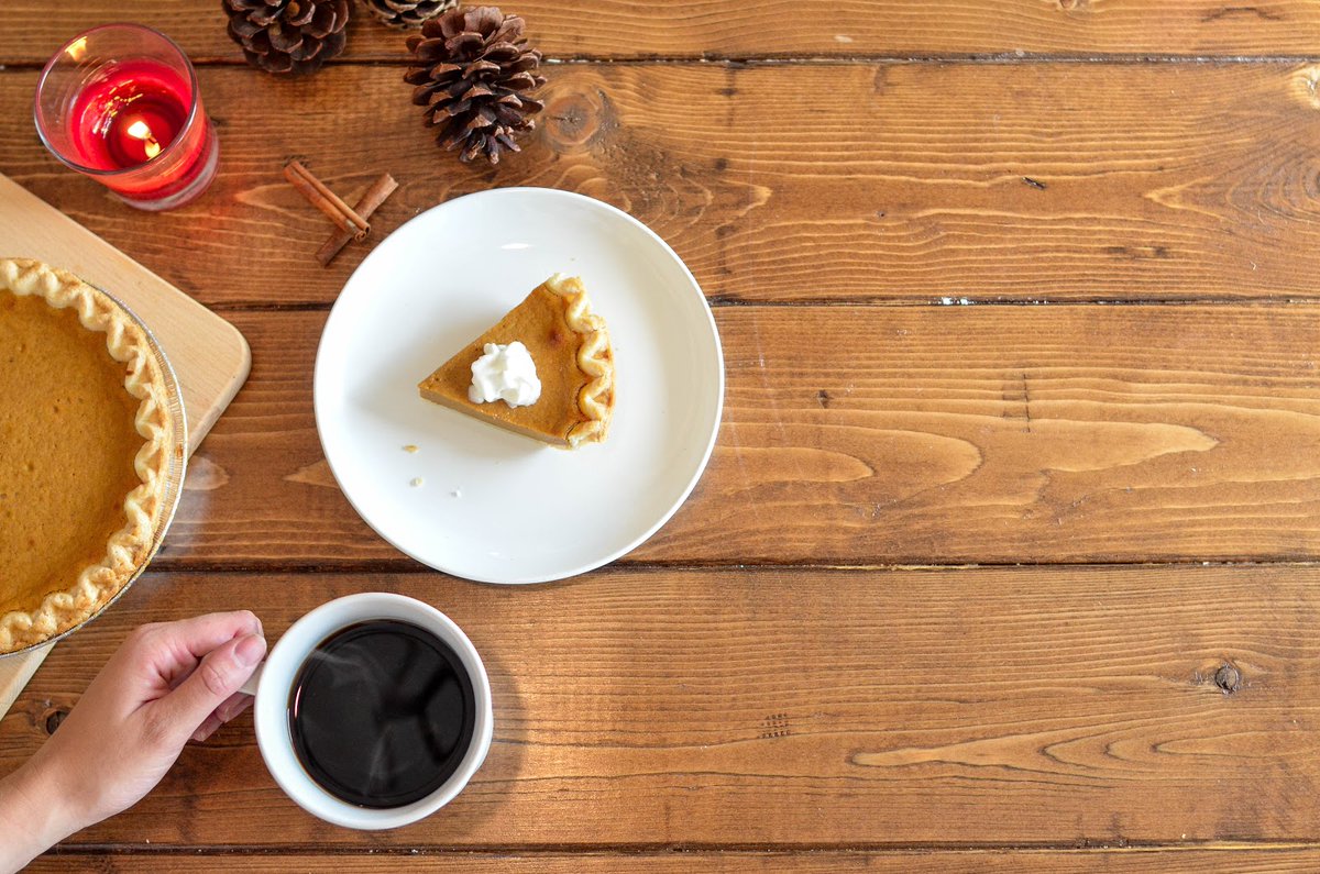 Farmer_Brothers's tweet photo. Happy Thanksgiving from your friends at Farmer Brothers! We hope today is full of joy spent with friends and family. If you come across pumpkin pie for dessert, consider a mild roast coffee to compliment it!
#RoastLevel #Coffee #PumkinPie #FarmerBrothers https://t.co/VxyHAotv2N