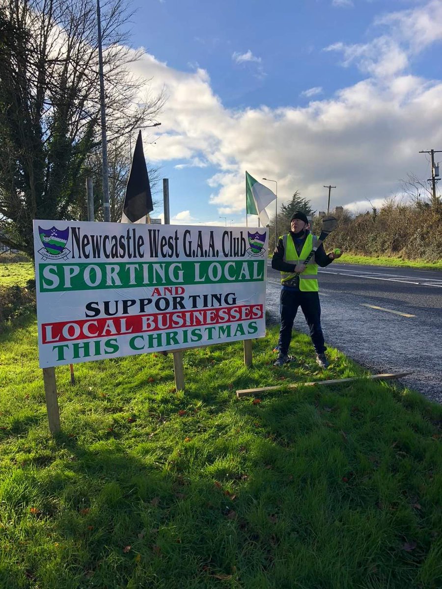 🏳🏴🏳🏴Important message of support on display at the entrances to town on the N21. Please support local shops &amp; businesses this Christmas. Thanks to Séanie.Mike &amp; crew for putting up these signs. Stay safe stay local.😊 👍👍🏴🏳🏴🏳