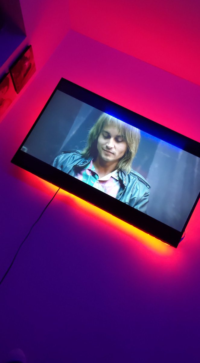 Day 14 : BLOW Character: George JungOh my f***ing god! This is the best film ever. How have I not watched this before  Just amazing!Felt so sorry for George! :(The ending made me cry so much, think I cried for like 20 minutes straight at the end  #JohnnyDeppMarathon