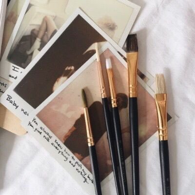 plutomerrell's tweet photo. @mewwelly an art hoe but with a more muted color palette https://t.co/elAST1hwab