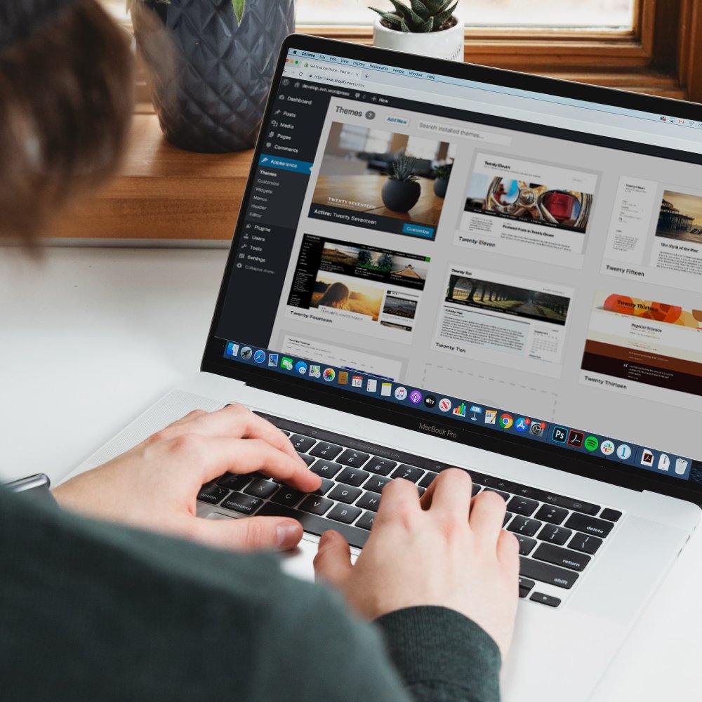 webplugpt's tweet image. A sua empresa precisa de uma Loja Online mais que nunca! 🛒 Com as soluções da WebPlug tem acesso a uma equipa especializada em Ecommerce que não só desenvolve a sua loja online por si mas também o apoia nas mais diversas questões na área de Ecommerce.