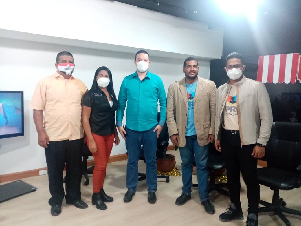 verdad_jorge's tweet photo. #26Nov|| Debate y más debate continuamos llevándoles a sus hogares, para que usted conozca a cada uno de los Candidatos y Candidatas, con sus propuestas y planteamientos @angelicagpsuv
@alexistupamaro @frankjpmoficial @miguelcaripa

El 6 de Diciembre #EsTiempoDeElegir https://t.co/KqAHYk6JrA