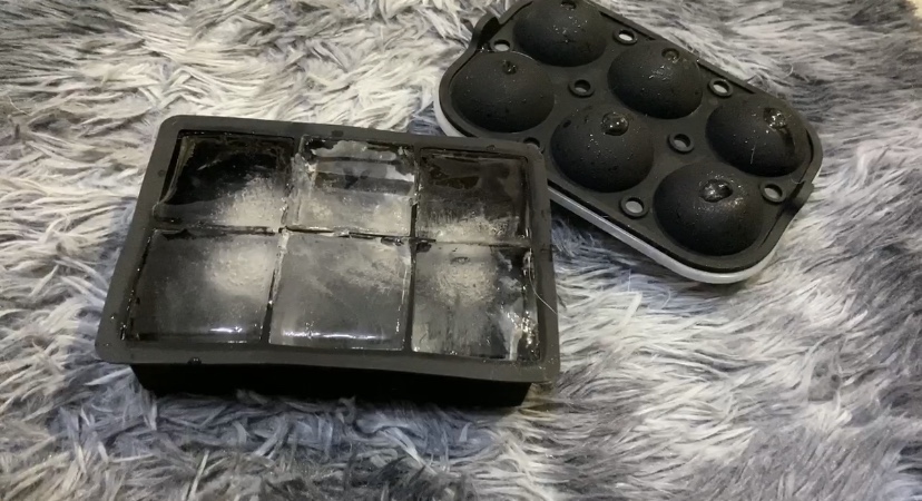 🥳🎉🥳🎉🥳🎉
🚨#Giveaway!🚨
🥳🎉🥳🎉🥳🎉

YAYYY🥳🥳🥳ITS GIVEAWAY TIME!! 
Enter to win this  Ice Tray🧊 + Mason Jars🧋+$20 gift card🧧

-Retweet &amp; Like
-Follow us,
-Comment anything :)!

Chosen in 48 Hours🥳🎉
