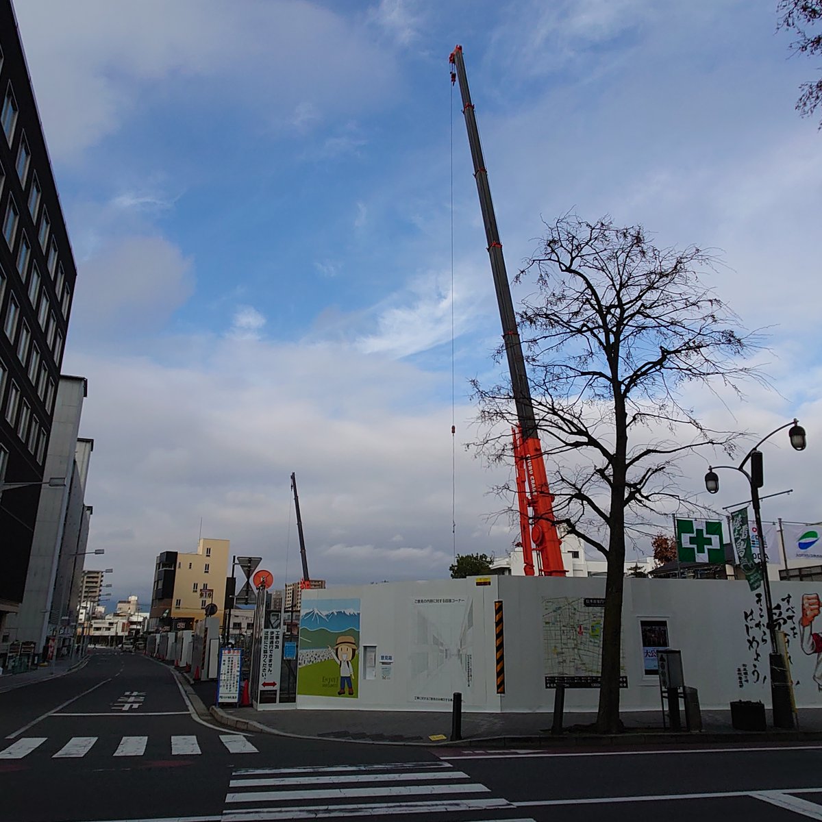 はんこや 木下 当店向い側の 松本市博物館 の工事現場のフェンスに 地元在住の漫画家 高橋ヒロシ さんと 鈴木ともこ さんの絵と 蟻ケ崎高校書道部 の書が張り出されました 松本市 大名町通り 大手3丁目 松本城 はんこや 木下 当店向い側の 松本市博物館 の工事現場のフェンスに 地元在住の漫画家 高橋ヒロシ さんと 鈴木ともこ さんの絵と 蟻ケ崎高校書道部 の書が張り出されました 松本市 大名町通り 大手3丁目 松本城