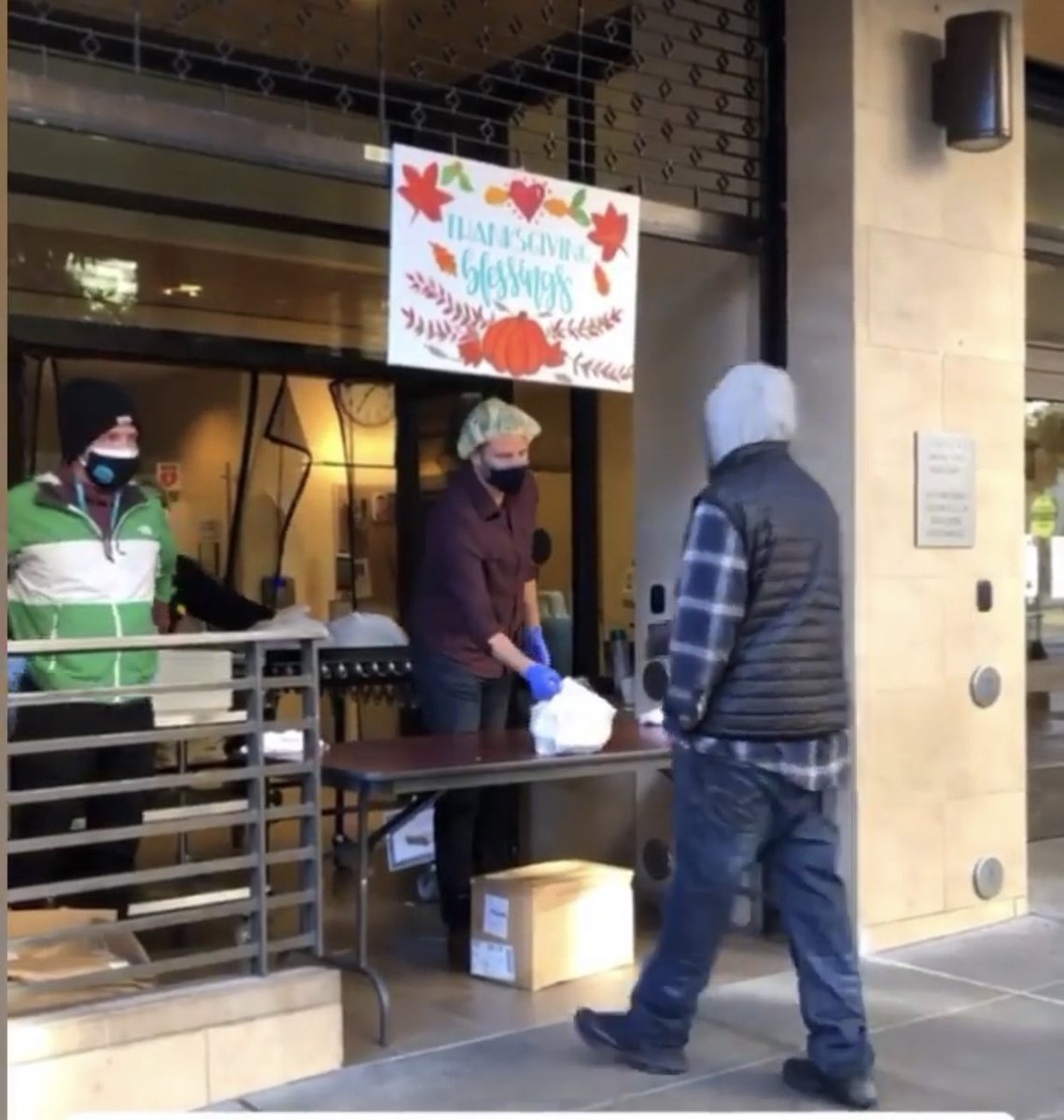MattHaneySF's tweet photo. More people hungry today. More people jobless. Congress doing nothing to help

So food banks &amp; community organizations like @stanthonysf stepping up to serve like never before

I am thankful for them, for @GLIDEsf @salvationarmysf &amp; every person who was there for people in need https://t.co/FYx8qDceGU