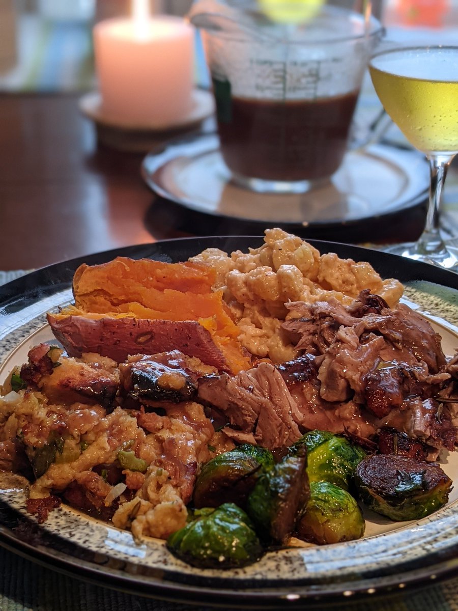 violinflu's tweet image. Did anyone else see that map of the most popular Thanksgiving side dish in every state? Turns out the entire south knows what's up. Mac. And. Cheese. I never knew what I was missing!