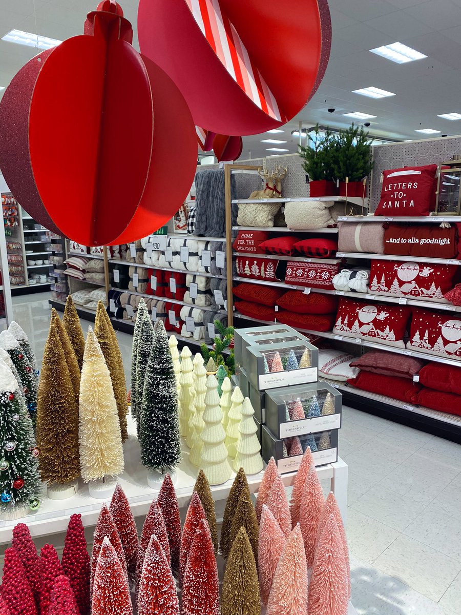 So much decor inspiration from home innovation 😍 #tistheseason #targetrun