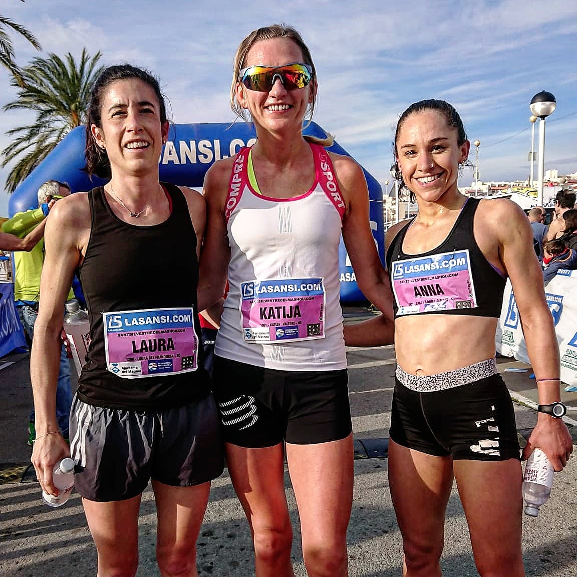 LaSansi's tweet photo. Aquí les 3 primeres de la @sansilvestredelmasnou 2019 🏃‍♂️
✌
🚀
26 de desembre

Organitza Ajuntament del Masnou i @lasansiclub
📷 @natascha.es
#elmasnou #sansilvestredelmasnou #sansilvestre #lasansi #cursa #cursespopulars https://t.co/zGoZBQSOqv
