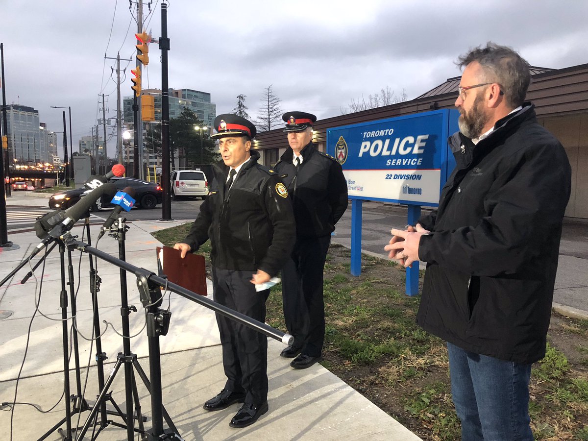 TinaYazdani's tweet image. Update from police on Adam Skelly’s arrest: he had been advised not to enter the restaurant, he attempted to anyways &amp;amp; pushed through police- at that point he was handcuffed for trespassing. He’s facing 4 new charges and will be held in custody overnight. Bail hearing tomorrow.