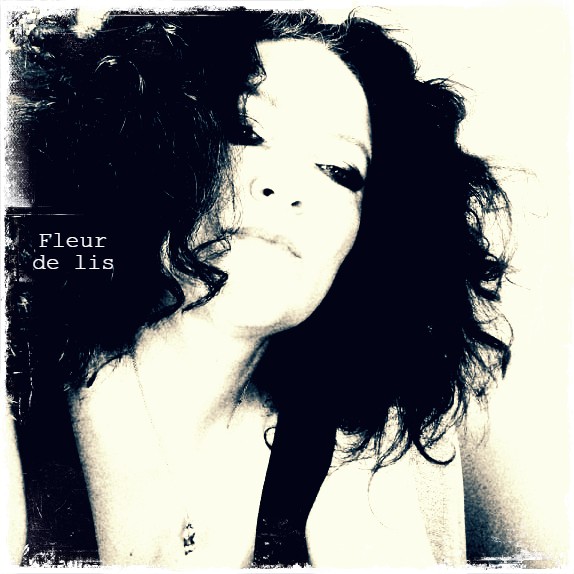 alineofcrows's tweet image. Fleur de lis, the eleventh and final track on the album. They say music can be a conduit between the material world and the divine, between this earthly plane and the soul. This track attempts to bridge that gap, to pull back the veil between this world and the next #outwithabang