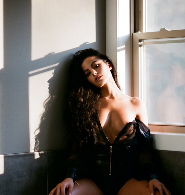 Thankful for all of you and the extra fat I gained in my boobies this year 😂 https://t.co/j9x2RnV5yZ