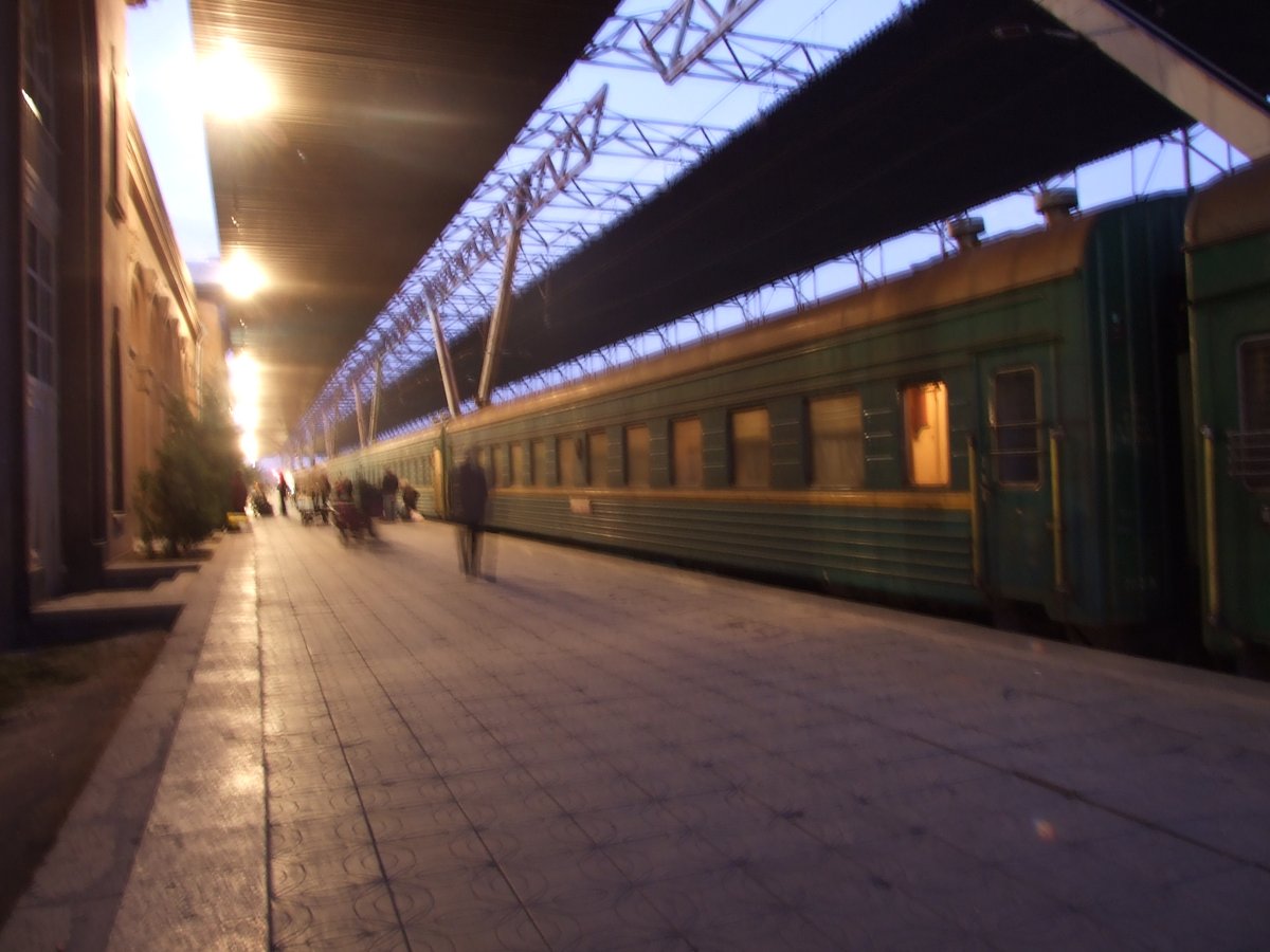 From the border village Eraskh ( #Ерасx) on the Armenian side one can reach Yerevan by train 1x daily.The railway in Armenia  was sold to  @RuRailways some years ago and now operates as Южно-Кавказкая железная дорога (South Caucasian Railway).