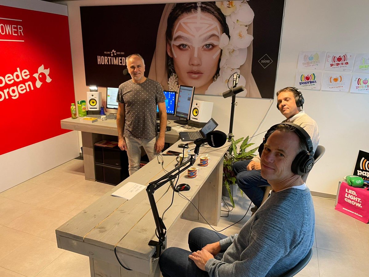 Aadjet's tweet photo. Vandaag de mannen @FlierSystems in de studio in actueel hortithema Interntrandport &amp; systemen @PaprikaNL @HortiLounge #powertofoodAndflower https://t.co/UQ0n8uZQ6w
