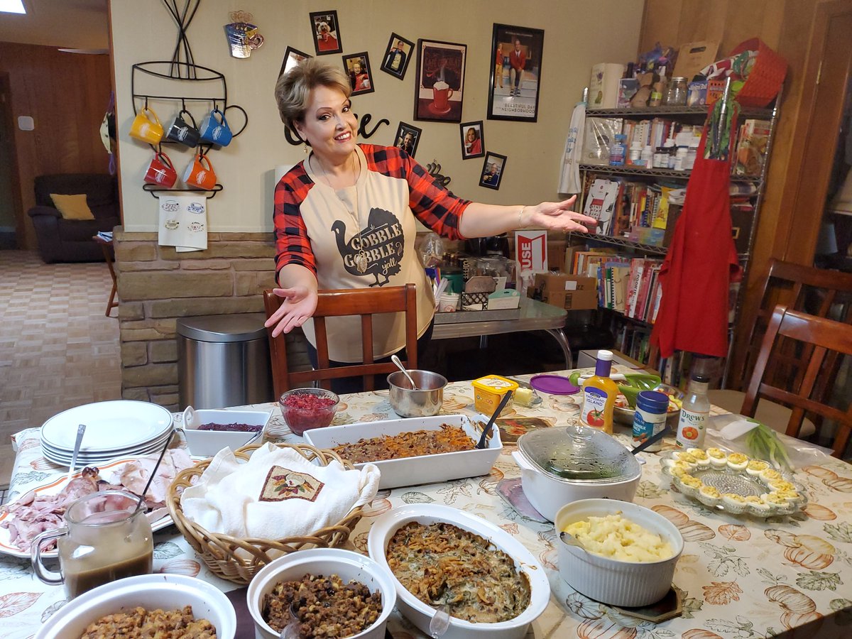 othatnikkiyoung's tweet photo. Even though our #Thanksgiving celebration was way smaller than ususal, my #mom @ReneeYRealtor did it again! This year with a little help from @HEB #mealsimple #sogood https://t.co/HaqiGCRywl
