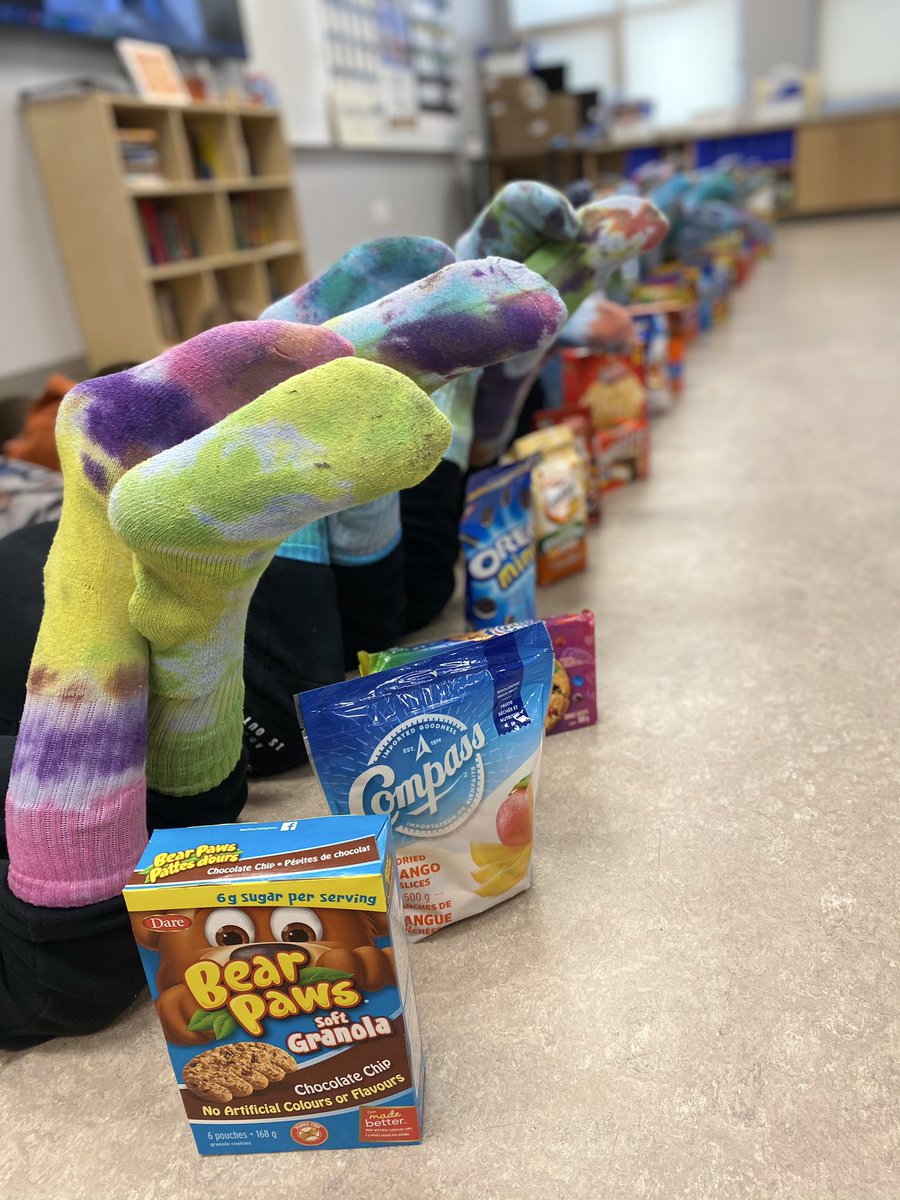CaroleBossert's tweet photo. Our student teachers, Mr. Sereda and Mr. Bennett are sporting their new SNOCKS! Please consider supporting our grade 5 initiative by sending new socks and snacks to school with your child! @DentonsCanada @myunitedway @DougSereda @MattGB @SPS5E https://t.co/RKpTooC6Ow