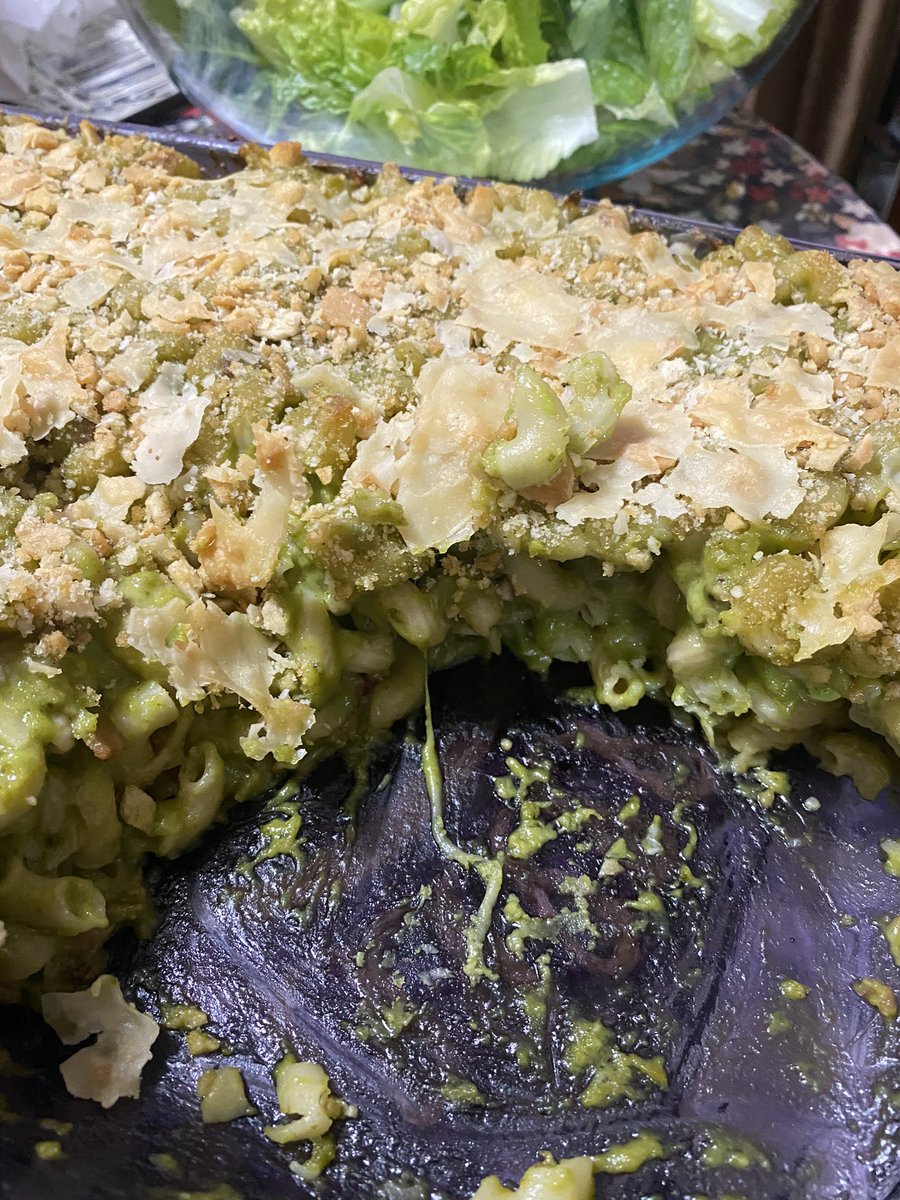 killakay_szn's tweet photo. Nahhhhh biiitchhhhh why did my cousin’s gf put avocados on her Mac &amp; cheese?! I AM LIVID!!!!!!!! https://t.co/G0N8Adr4ux