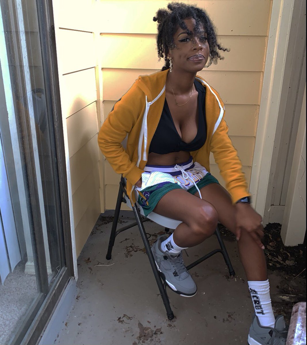 ceeingdoubles's tweet image. I guess I’m just more soul food than eye candy... 💛