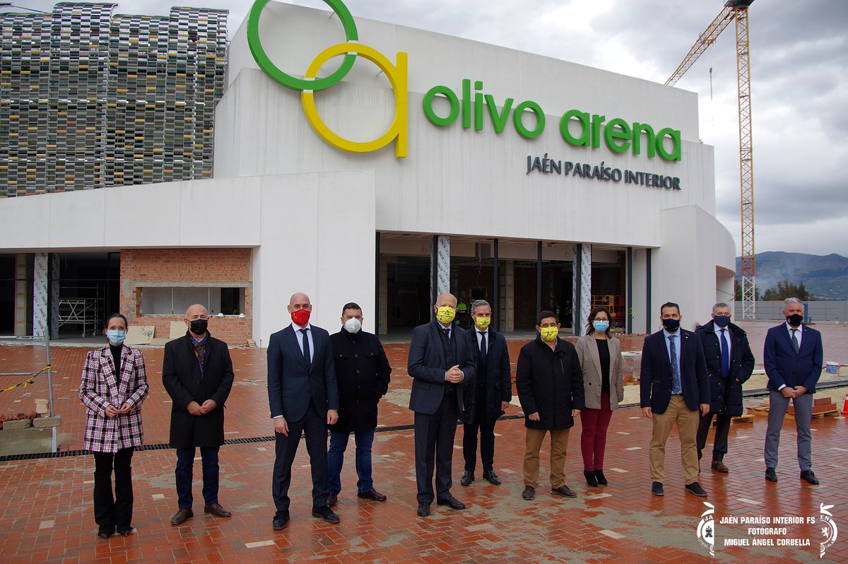 🏟️ Luis Rubiales visita las obras del pabellón Olivo Arena y apunta a Jaén como uno de los ejes vertebradores del fútbol sala en España.
📅 Las instalaciones se inaugurarán en enero.
➡️ La casa del #Jaen albergará competiciones de la RFEF. https://t.co/fow9vZmAEv