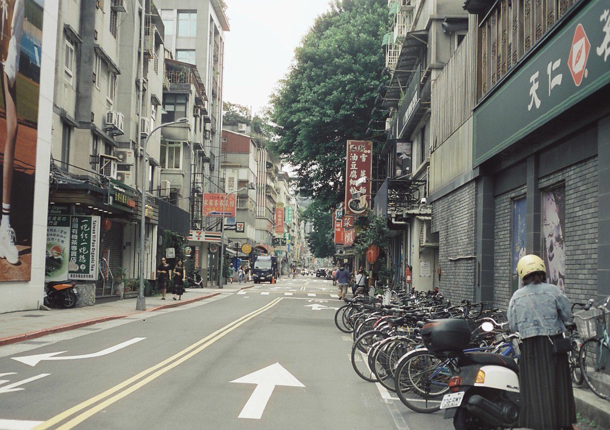 RincoKoyama's tweet photo. フィルムで撮る、台湾の朝。 https://t.co/BvFjgQVw5k