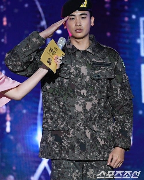 tzinnamonroll's tweet photo. Oh my heart!  I've missed you much, my king @ZEA_Hyungsik!   

ⓒ KStarLive https://t.co/JvRwtm7aDR