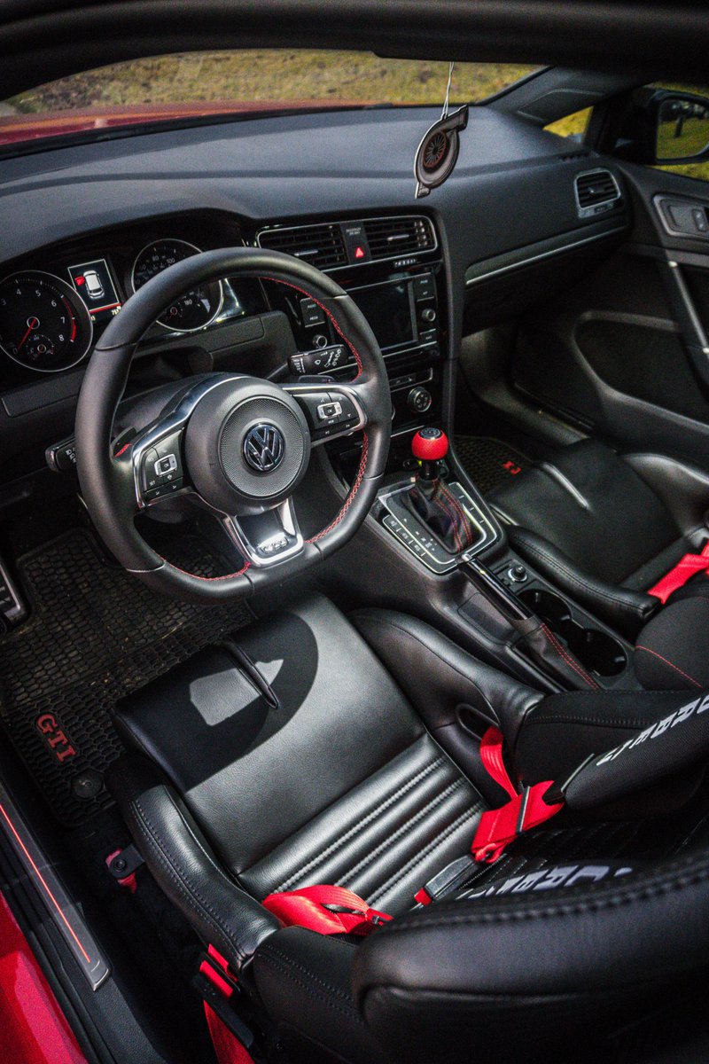 ZacharyAzzara's tweet photo. The @CorbeauSeatsUSA seats are in and are comfy as hell! Gonna shoot some b-roll of these and the car this weekend 🍎 https://t.co/DMFysUDJH0