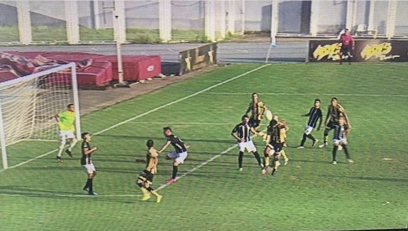 Partido tras partido!! Cosas inexplicables, será por la camiseta?? ⚫️🟡 error garrafal... hasta cuando ??  Respeten nuestro trabajo..
