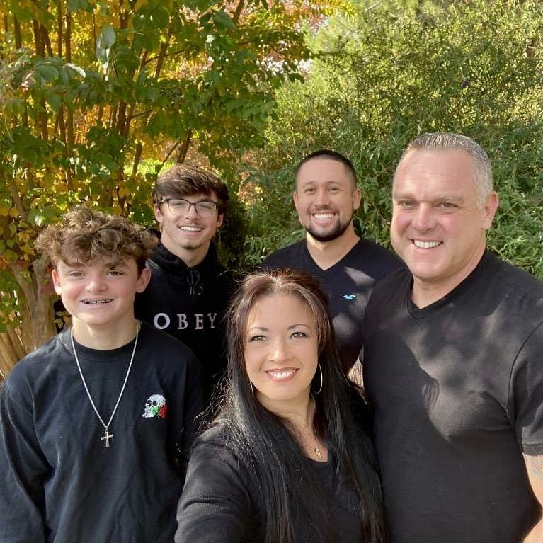 Happiness is HOMEMADE! I am eternally thankful for the men in my life 🧡🍁💛🍂 Happy Thanksgiving! #iamofficiallytheshortest #ohana #blessed