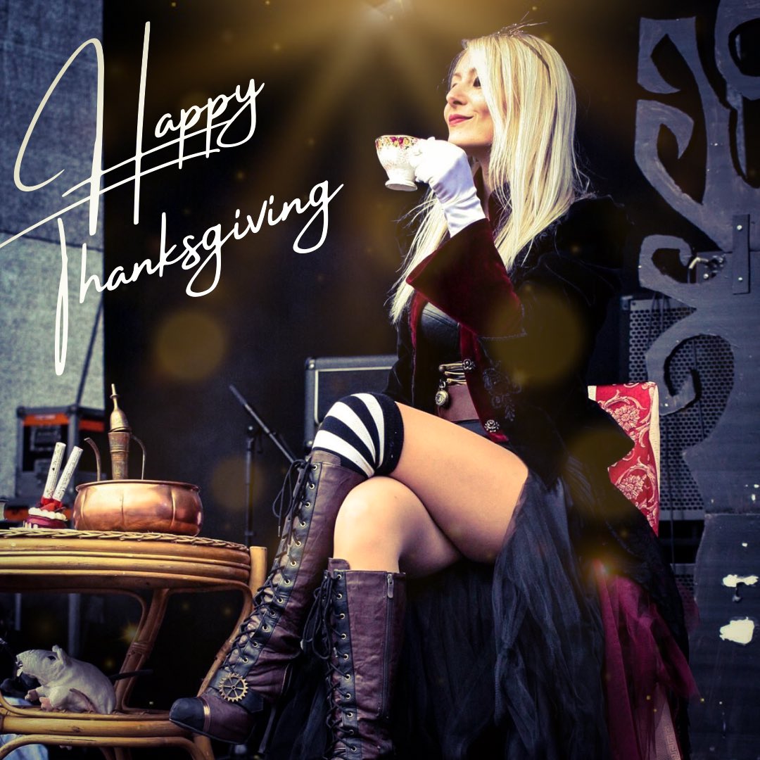 anais_noir's tweet photo. American friends, how are you spending this day? Happy Thanksgiving🎉
•
#happythanksgivng #happythanksgivingday #steampunk #steampunkstyle #poisongardenband #gothicgirl #steampunkband #gothicband #goth #gothaesthetic #gothicstyle #steampunkshow #anaisnoir #bassplayer https://t.co/Jg4RDKqDSJ